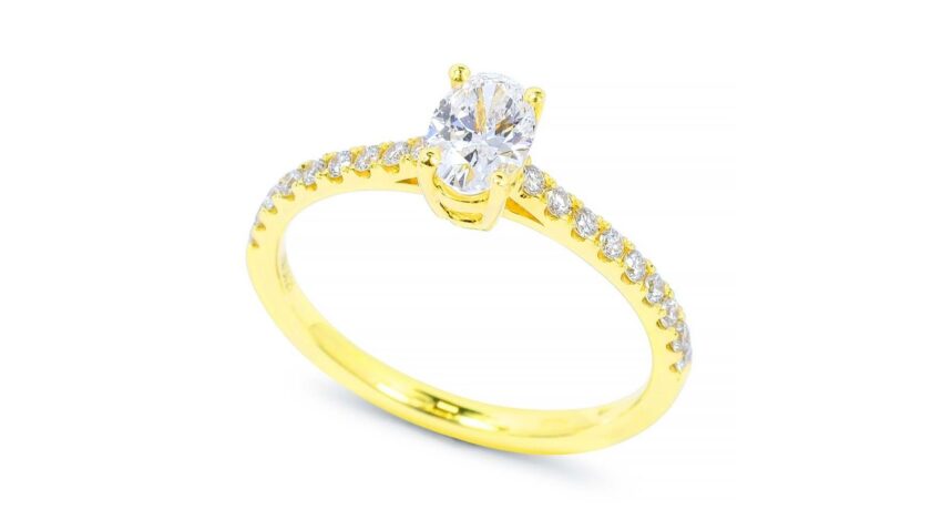 Sárga arany eljegyzési gyűrűk a White and Black ékszerüzletben